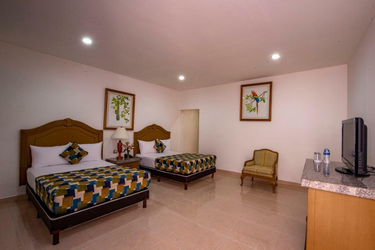 Hotel Embajadores Merida Exterior photo
