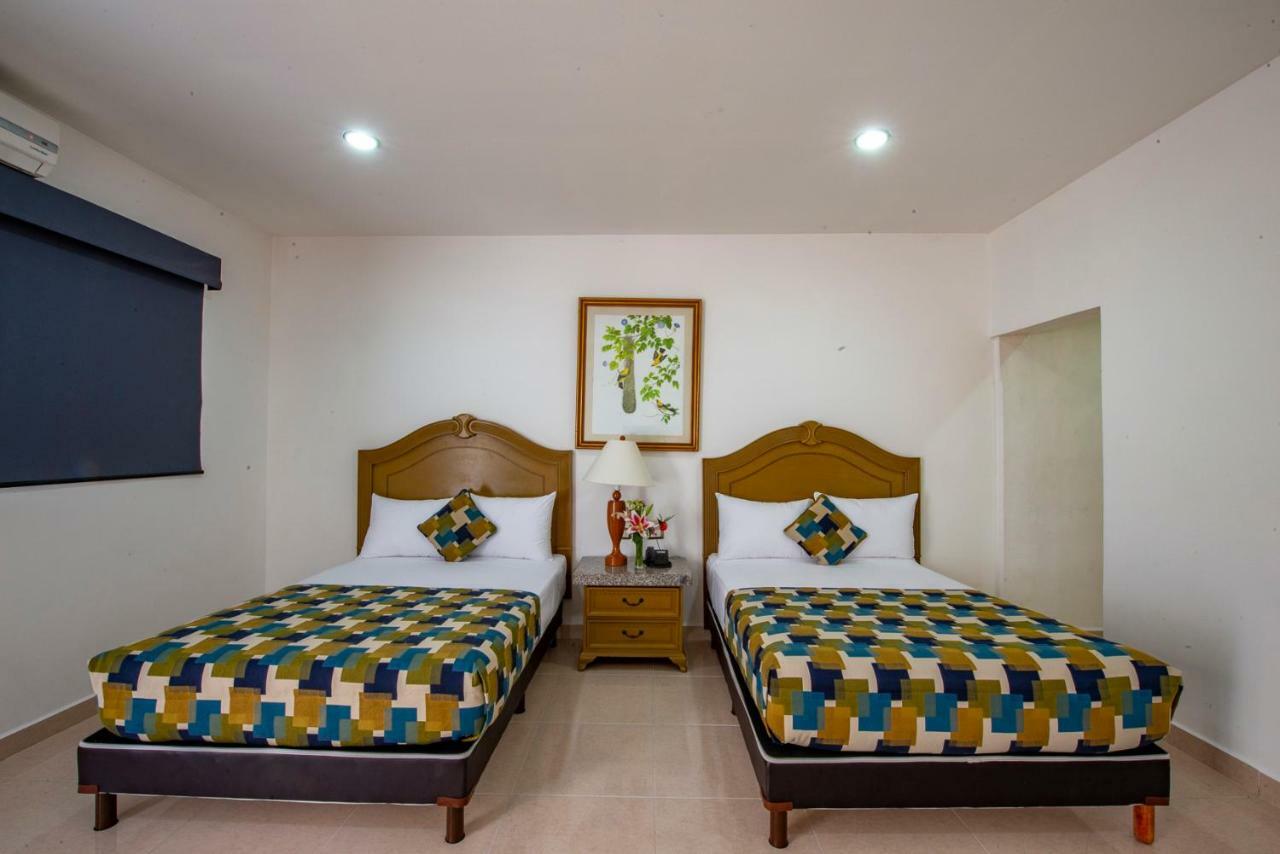 Hotel Embajadores Merida Exterior photo