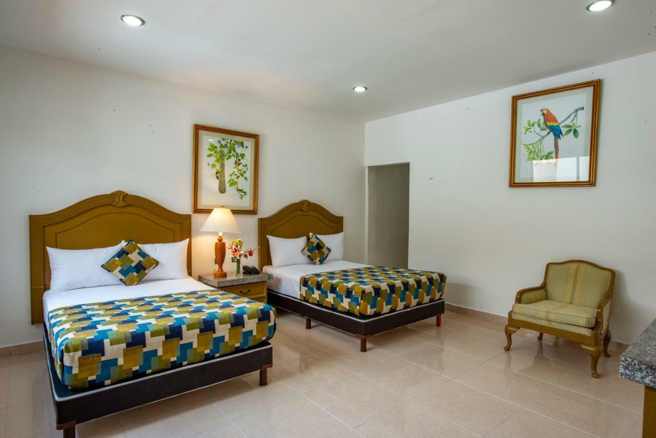 Hotel Embajadores Merida Exterior photo